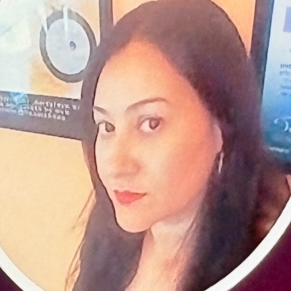 Meet your Posher, Elsy - Picture 1 of 1